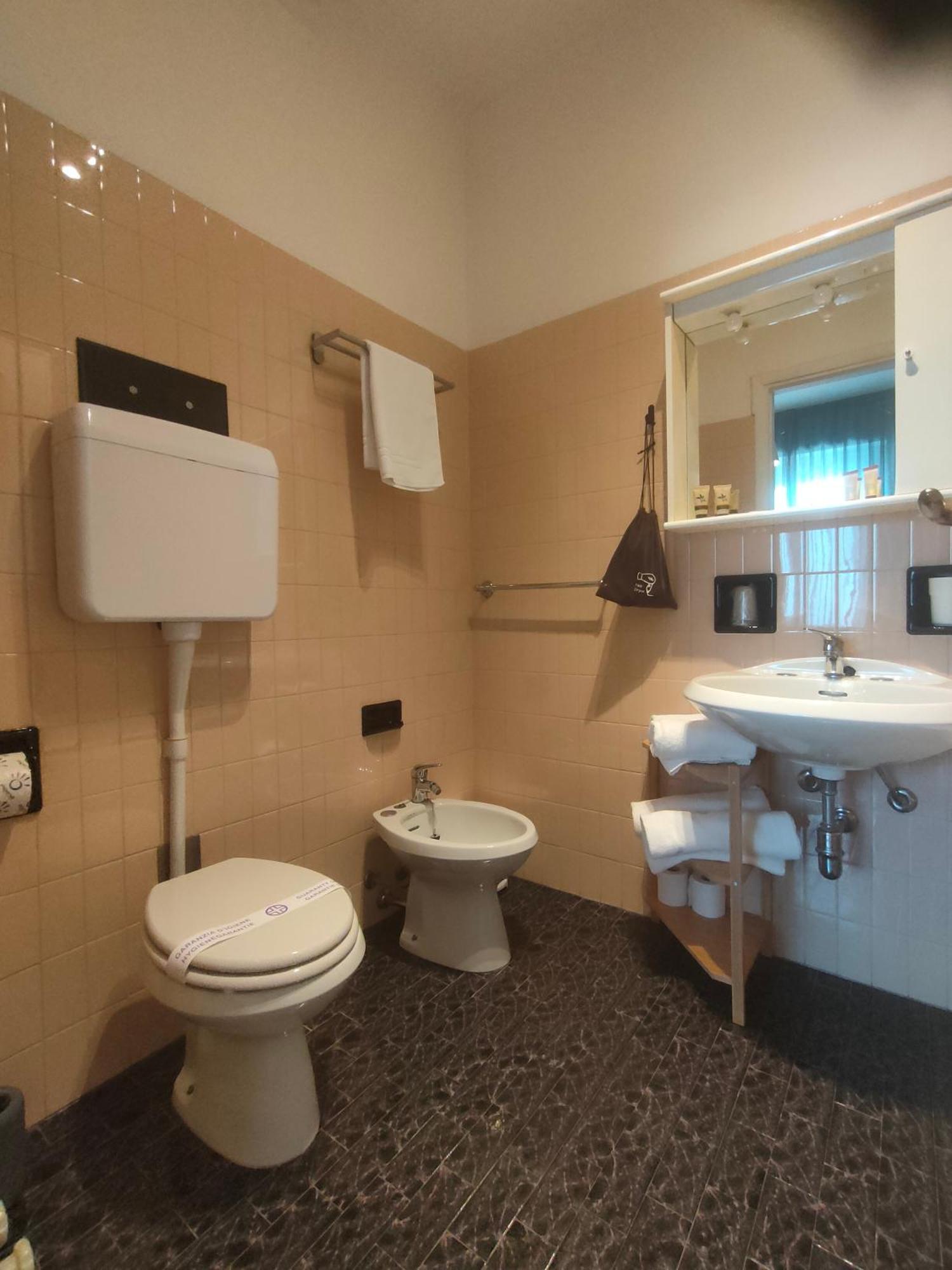 Albergo La Pescatrice Moniga del Garda Δωμάτιο φωτογραφία